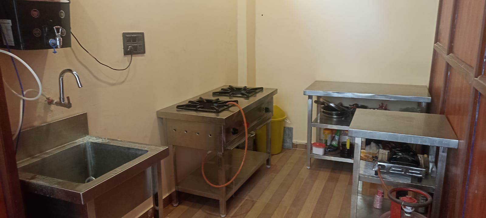 Restaurant and kitchen service at Durgesh Inn